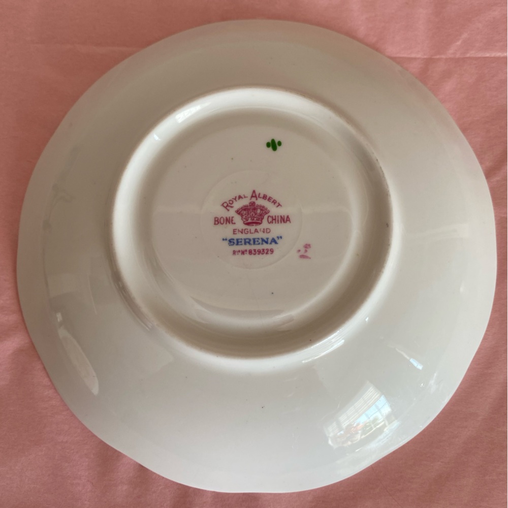 VTG Royal Albert Bone China Teacup and Saucer in the Pattern "Serena" - Picture 8 of 8